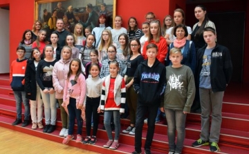 Makói versenygyőztes diákok keresték fel az Emlékpontot