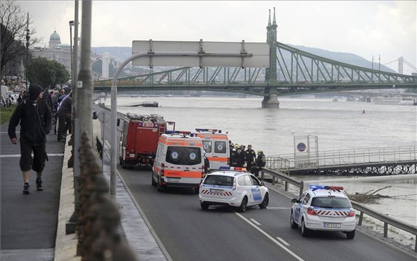 Két ember ugrott a Dunába Budapesten