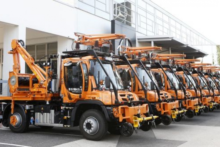„Kétéltű” járművekkel bővült a MÁV karbantartó gépparkja