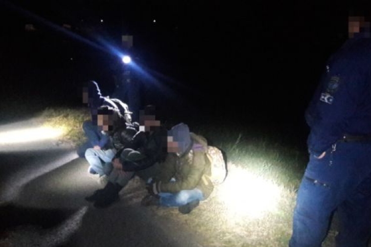 Öt illegális migránst tartóztattak fel Csongrád megyében