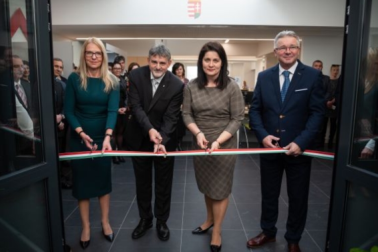 Új kormányablak nyílt Szegeden a Kereskedő közben