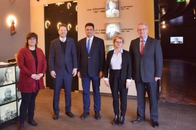 A német testvérváros delegációja kereste fel az Emlékpontot