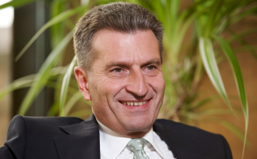 Oettinger: egységes európai energiapolitikával kell visszaszorítani az árakat