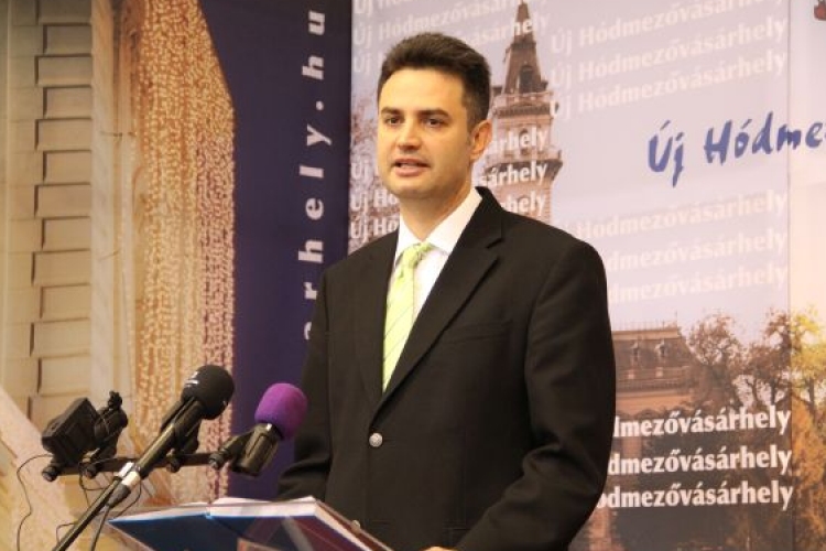 Márki-Zay Péter polgármester a hétfői közgyűlésről tartott beszámolót