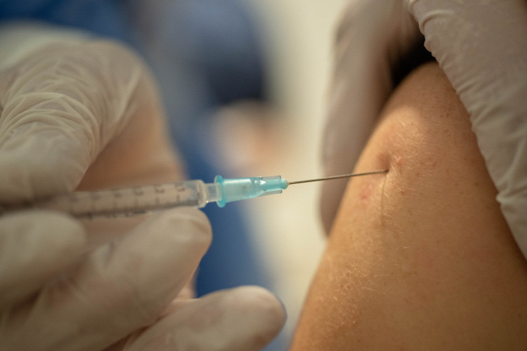 A MÁV-Volán-csoportnál két plusz szabadnap jár a koronavírus elleni oltást beadató munkavállalóknak