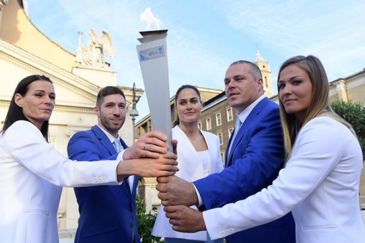 Átvette Győr az ifjúsági olimpia lángját