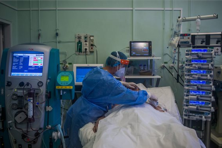 Meghalt egy beteg, 180 új fertőzöttet találtak Magyarországon
