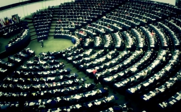 Elfogadta az EP a munkaerő szabad áramlásának megkönnyítéséről szóló uniós irányelvet