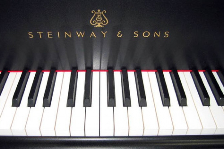 Érkezik a Steinway zongora Hódmezővásárhelyre