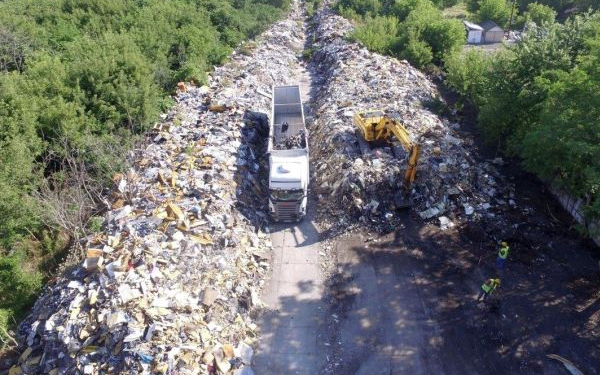 A MÁV elszállítatta az illegális hulladékot a Rákospatak utcai területéről