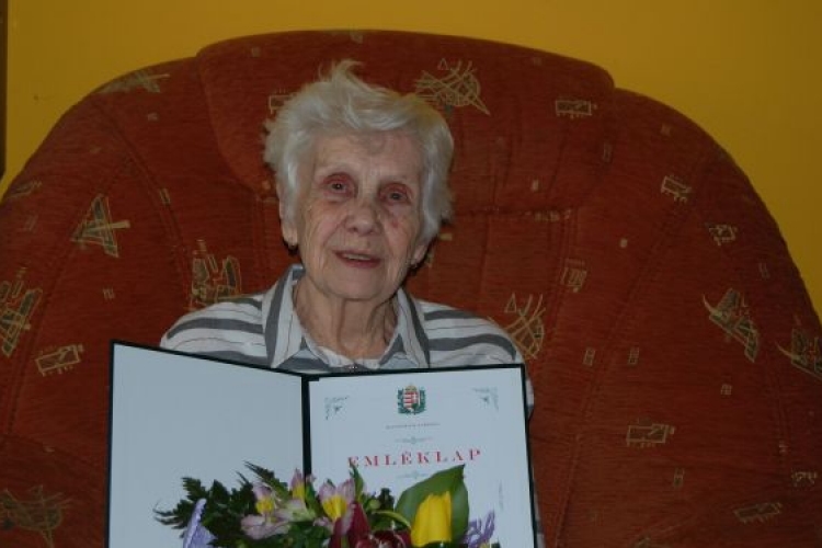 Török Vilmosné Hajnalka nénit 95. születésnapján köszöntötték az önkormányzat dolgozói