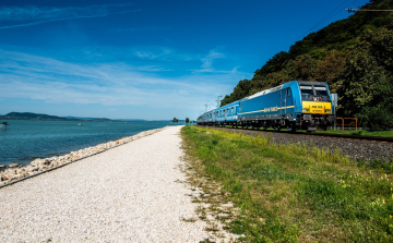 Hétfőtől előszezoni menetrend szerint, sűrűbben közlekednek a vonatok a Balatonhoz