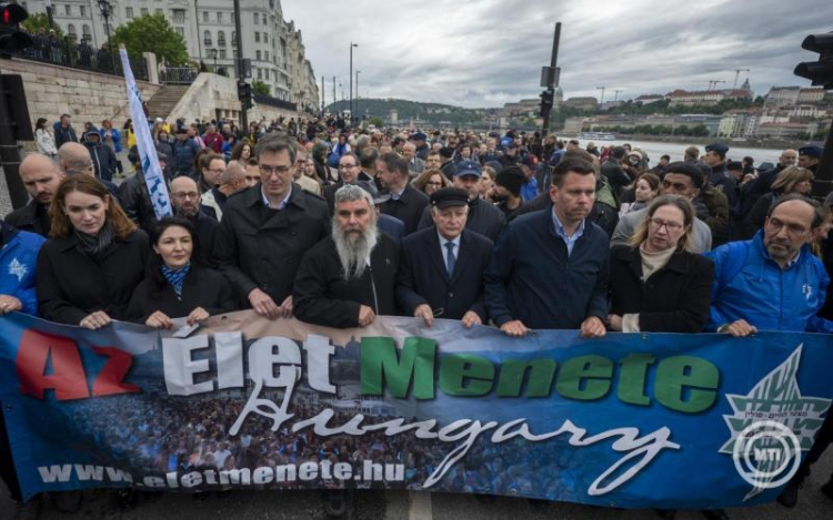 A közöny és a gyűlölet elleni küzdelem fontosságát hangsúlyozták az Élet menete szónokai