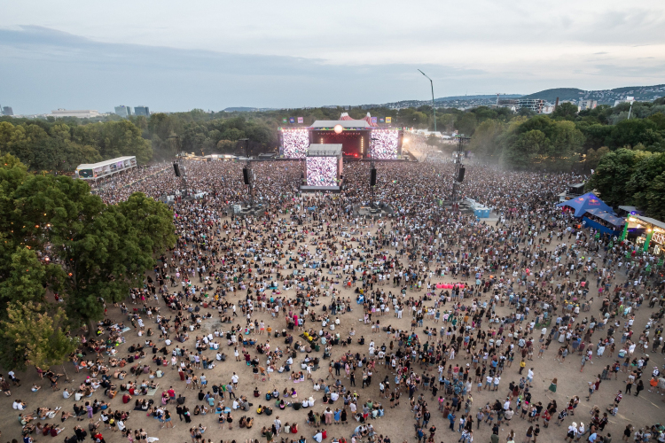 Annyi szemetet szállítottak el a Sziget után, mint egy kerületből egy hét alatt