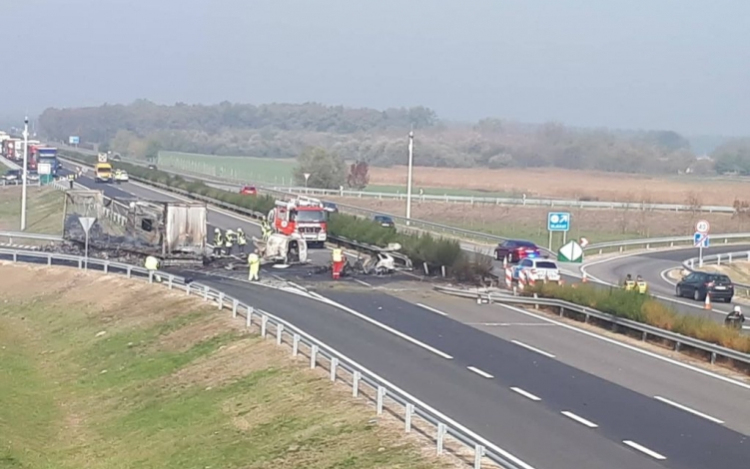 Megindult a forgalom az M5-ös autópályán Budapest felé