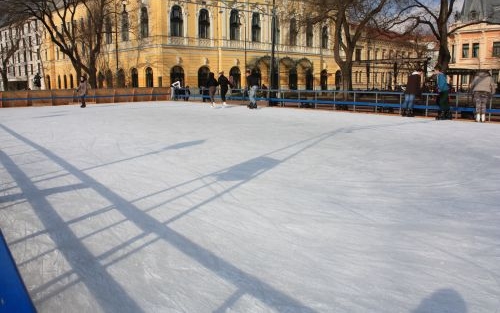 Vasárnap bezár a Kossuth téren a jégpálya