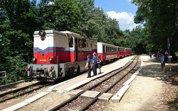 Kitűnő bizonyítvánnyal ajándékutazás a Gyermekvasúton