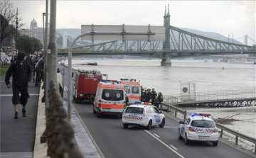 Két ember ugrott a Dunába Budapesten