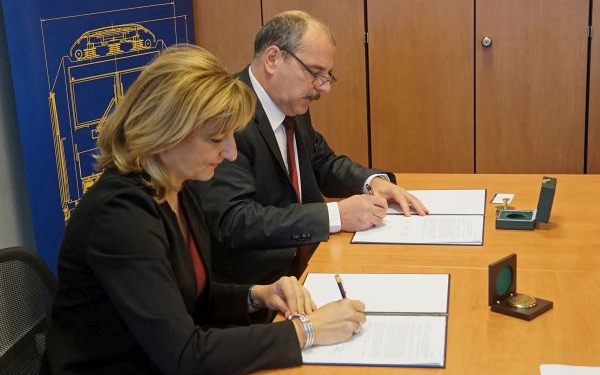 Együttműködési megállapodást kötött a MÁV-csoport és az Óbudai Egyetem