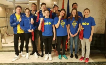 A HÓD ÚSZÓ SE csapata hódította el a 2017-es Mimosa Cup csapat trófeáját