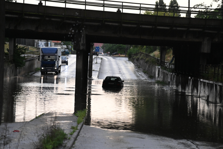 Kidőlt fák, hömpölygő esővíz okozott gondot országszerte