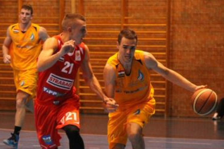 SZOLNOKON A KOSÁRSULI