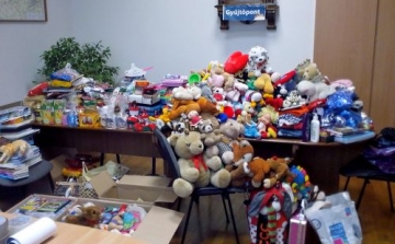 Több mint 500 száz doboznyi ajándékot gyűjtöttek a vasutasok kollégáik gyermekeinek