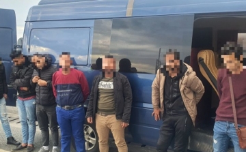  Hét határsértő és egy román embercsempész
