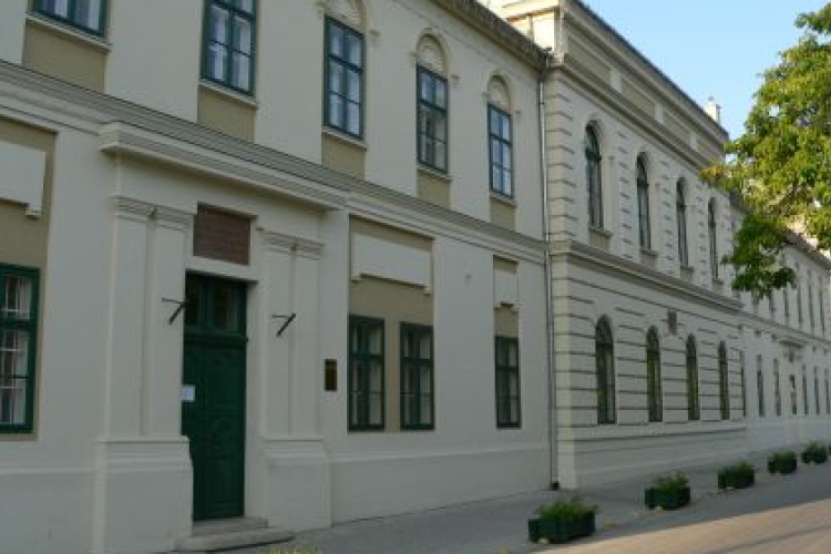 Zenés gondolatok a kortárs kerámiaművészetről