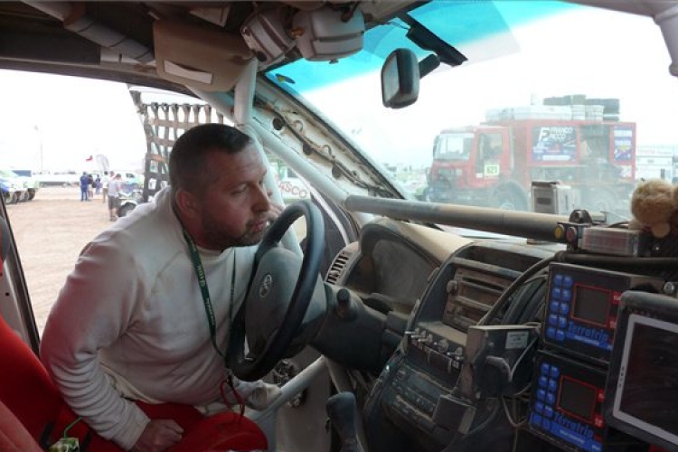 Dakar 2013 - Hornékat kizárták, Sebestyénék a célban