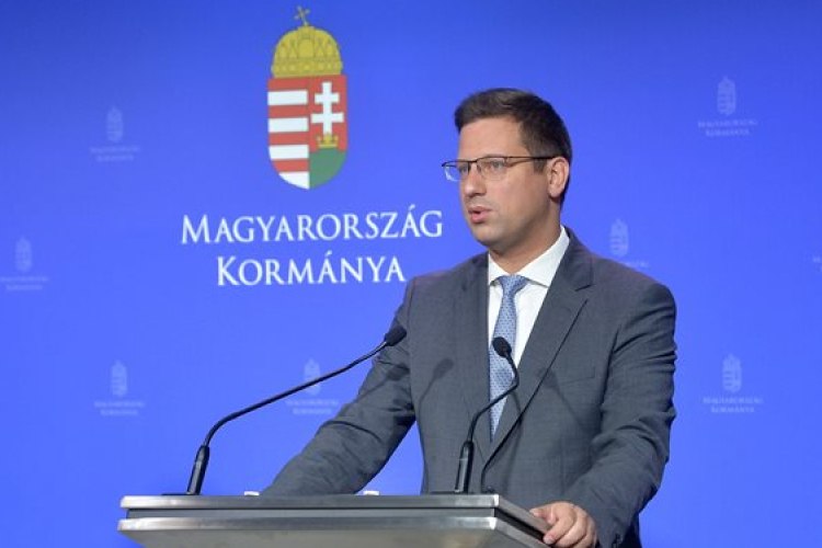 Gulyás: a háborús helyzetben a kormány indokoltnak látja az árstopok fenntartását