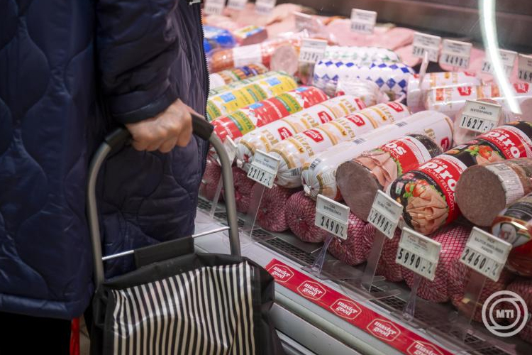 A profitplafontól az alapvető élelmiszerek árának átlagos 10 százalékos csökkentését várja a kormány 30 élelmiszer-kategóriában