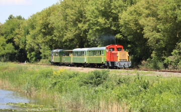 Nyáron is vár a balatonfenyvesi kisvasút!