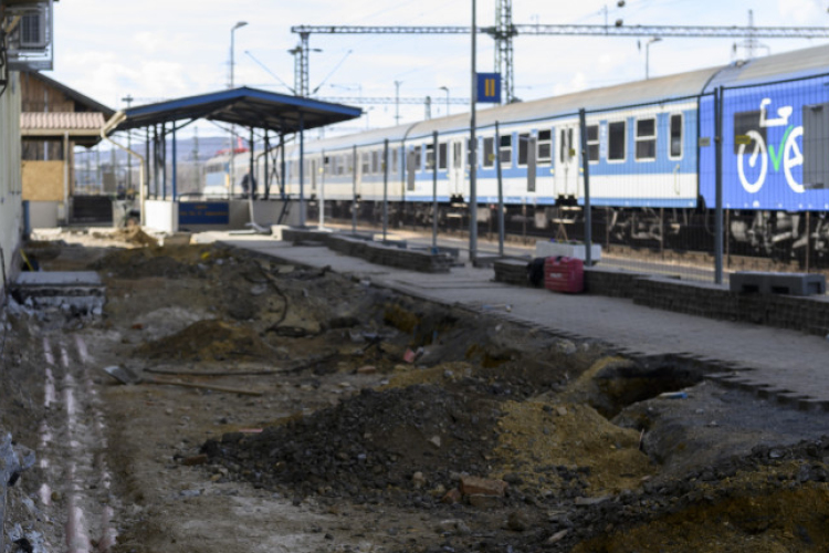 Ütemterv szerint halad Veszprém vasútállomás felújítása