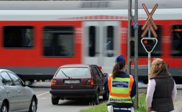 Országos ellenőrzést tart a MÁV és a rendőrség a vasúti átjárókban