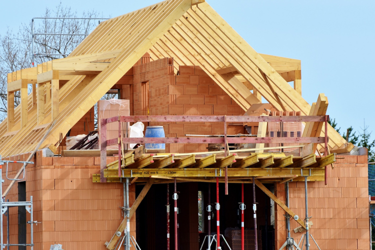 Továbbra is zuhanőrepülésben az építőipar