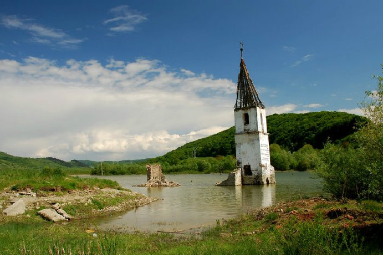 Szombaton szentelik fel a kommunizmusban elárasztott Bözödújfalu újjáépített templomát Erdélyben