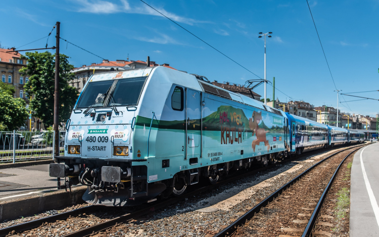 Több mint harmincezren utaztak eddig Kajla jeggyel a MÁV-Volán-csoport járatain