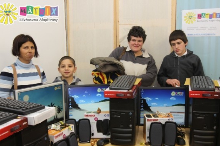 Számítógépet kapnak tehetséges gyerekek - Számítógép Álom 2014.