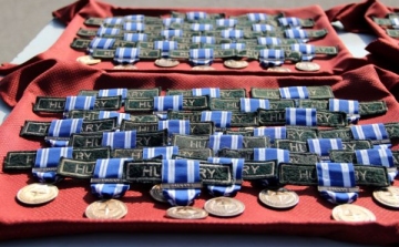 NATO medált kaptak a magyar katonák Koszovóban