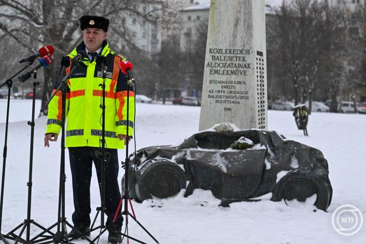 ORFK: a hétfői havazásban csaknem háromszorosára nőtt a balesetek száma