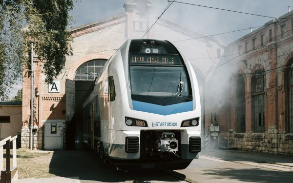 KIGÖRDÜLT AZ ELSŐ KISS-MOTORVONAT, Az első szerelvények 2020 elején állhatnak forgalomba