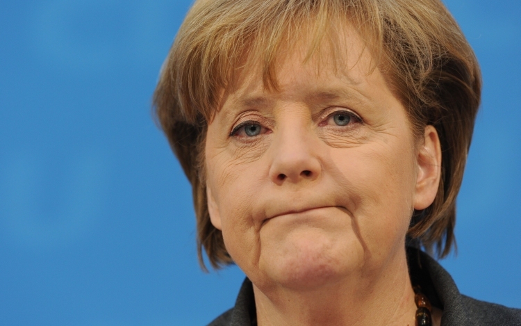Angela Merkelre próbált rárontani egy fiatal férfi