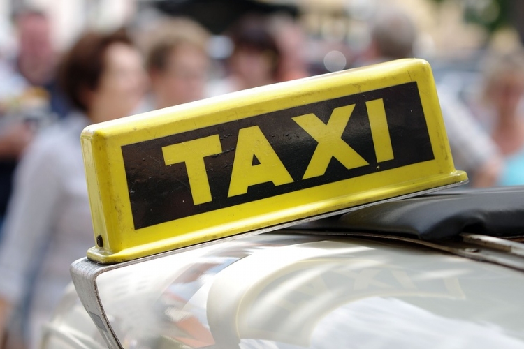 E-taxik forgalomba állításával folytatódik a Protheus projekt Pakson