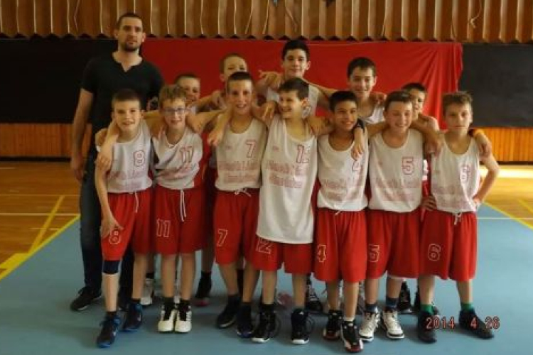 Mennek, mint a Rakéták