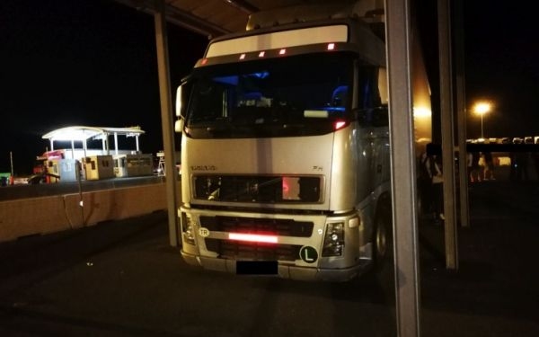  Illegális migránsok egy török kamionban