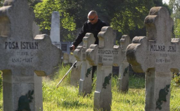 Hősök napjára megszépültek a város hősi parcellái