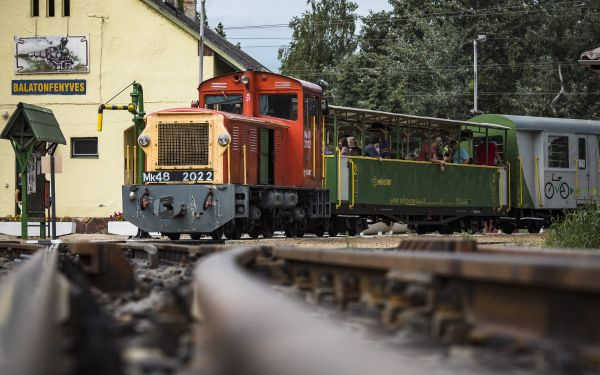 Szeptember elejéig várja az utasokat a balatonfenyvesi kisvasút