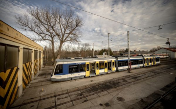 Szentesen bemutatták a tram-train első prototípusát