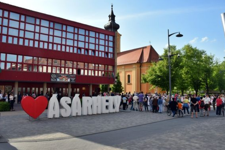 Vásárhelyi flashmob a magyar népviselet napján